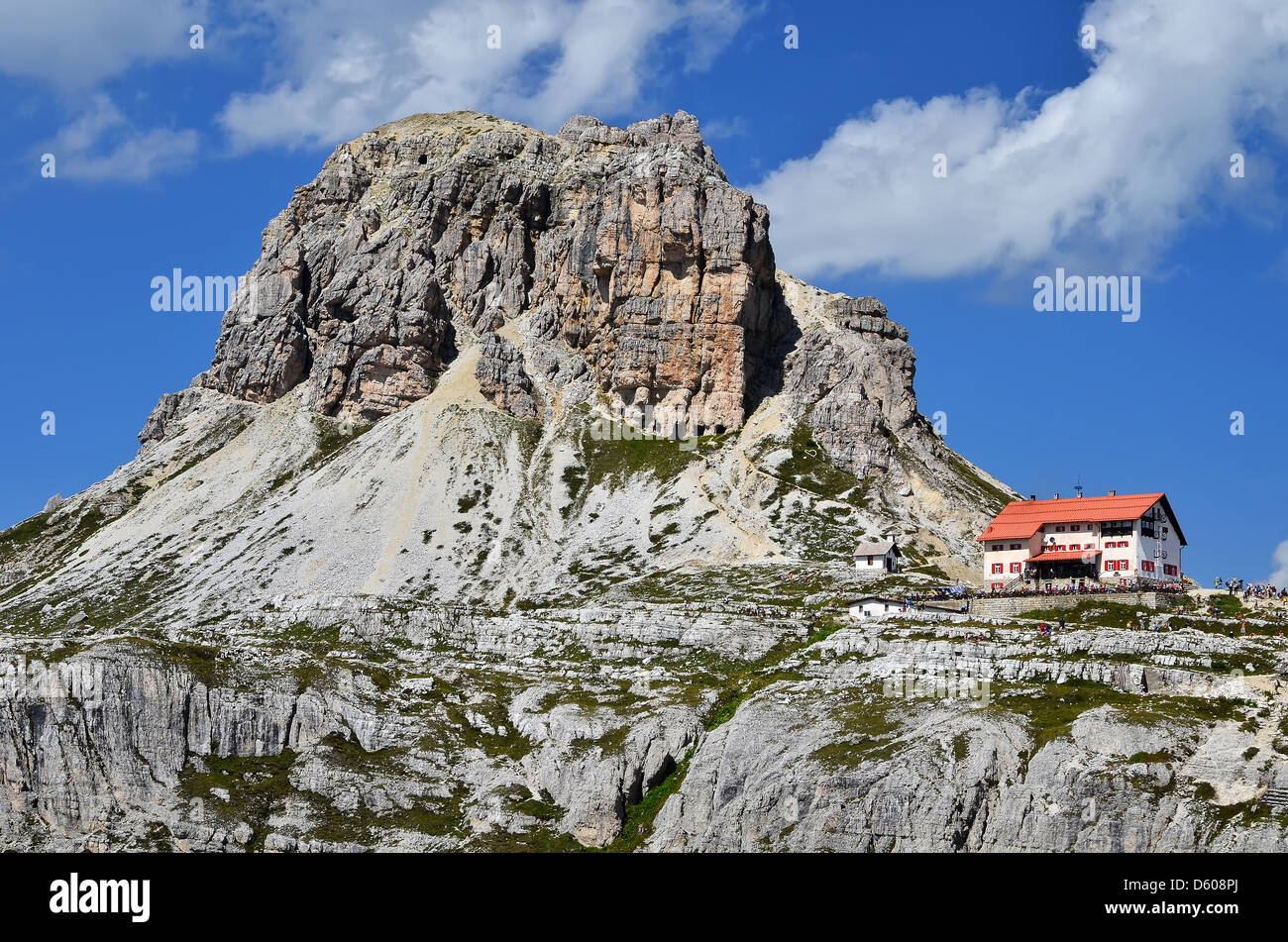 Drei Zinnen (Tre Cime) hut and Dolomites mountains Stock Photo