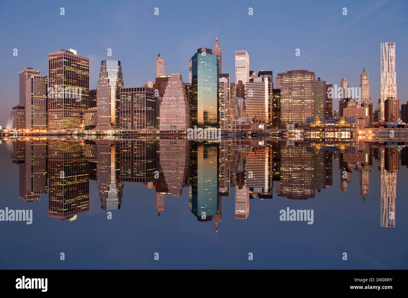 DOWNTOWN SKYLINE EAST RIVER MANHATTAN NEW YORK CITY USA Stock Photo - Alamy