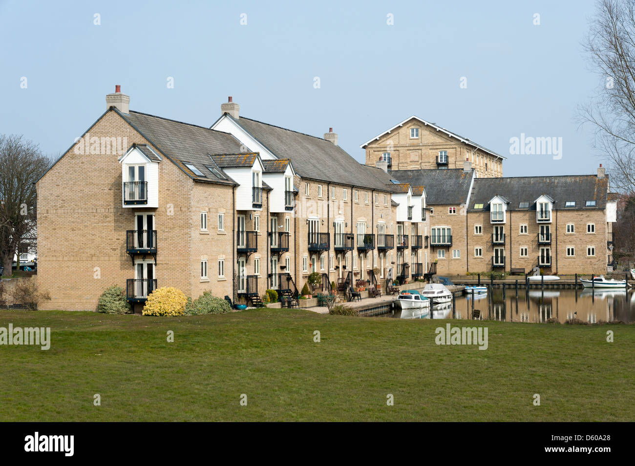 Riverside properties hires stock photography and images Alamy