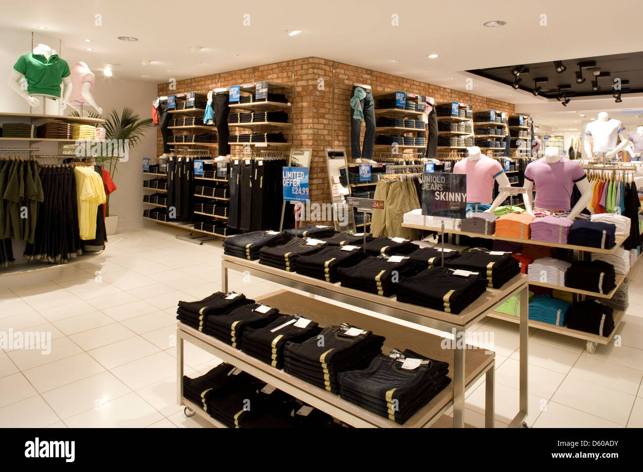 London Ropa High Street Uniqlo-kensington-high-street- - Main Image