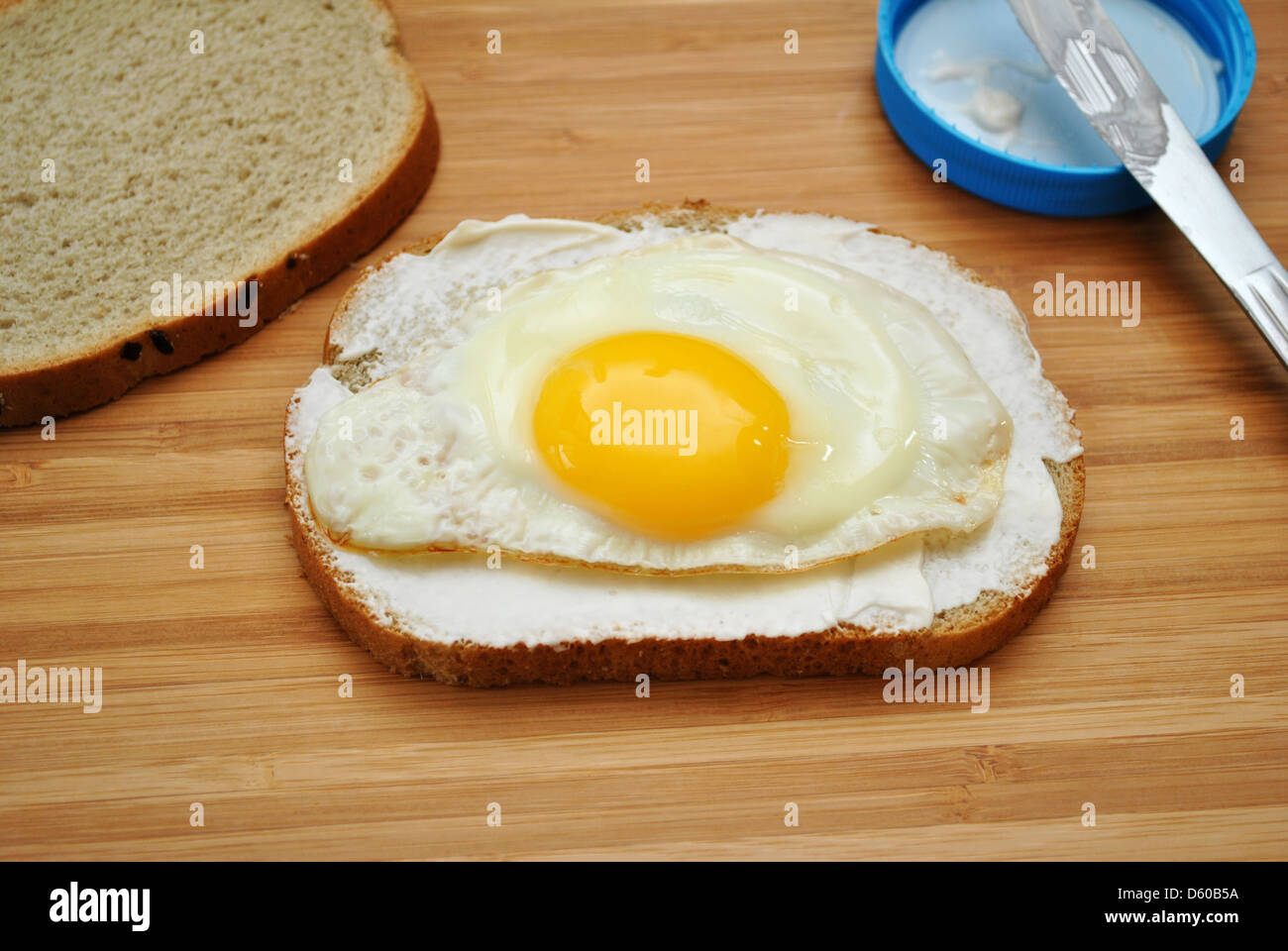 Preparing a Fried Egg Sandwich Stock Photo - Alamy