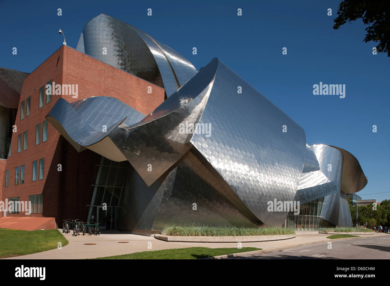 LEWIS BUILDING CASE WESTERN RESERVE CAMPUS UNIVERSITY CIRCLE CLEVELAND OHIO USA Stock Photo