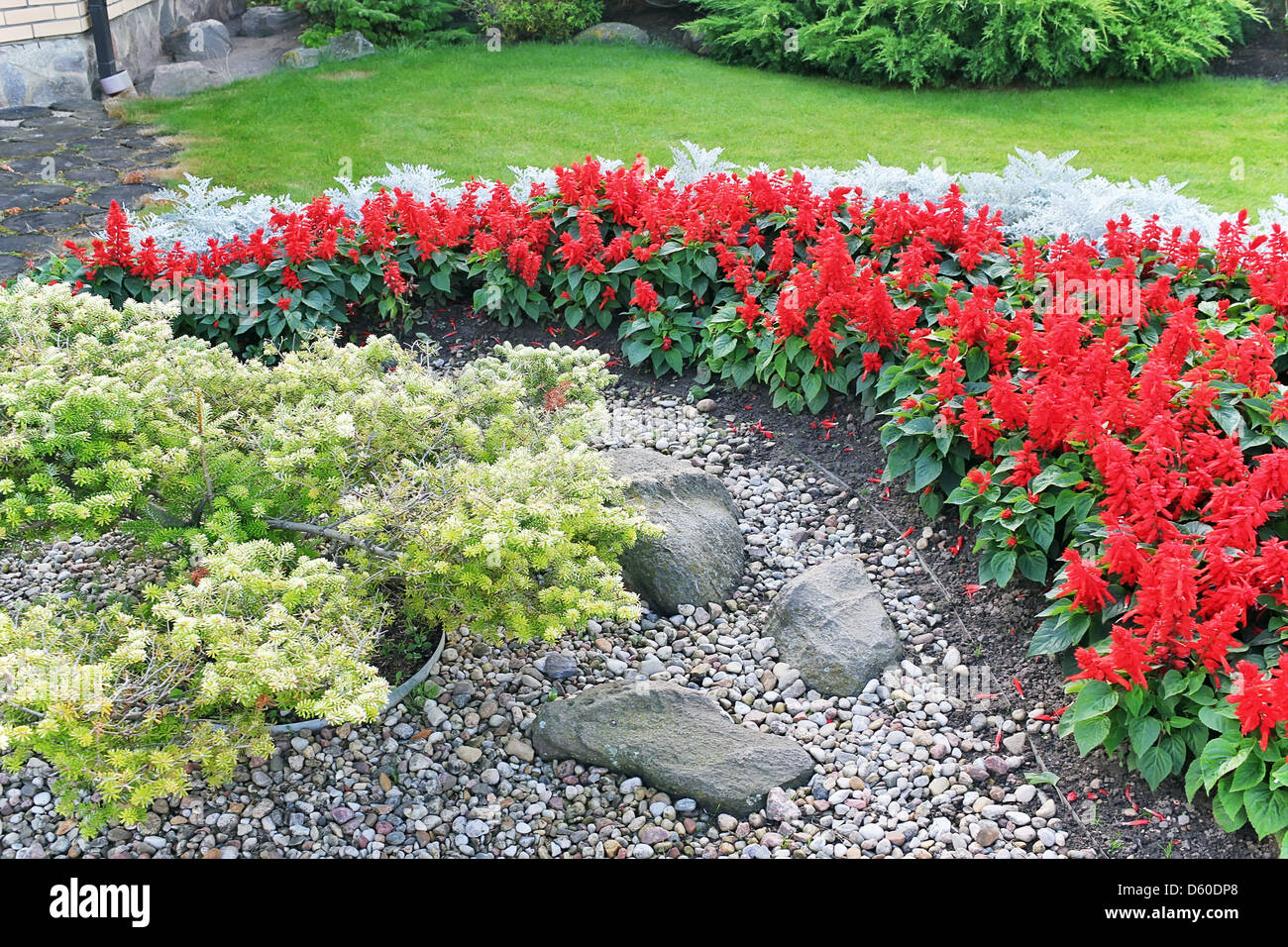 Lawn and flower bed hi-res stock photography and images - Alamy