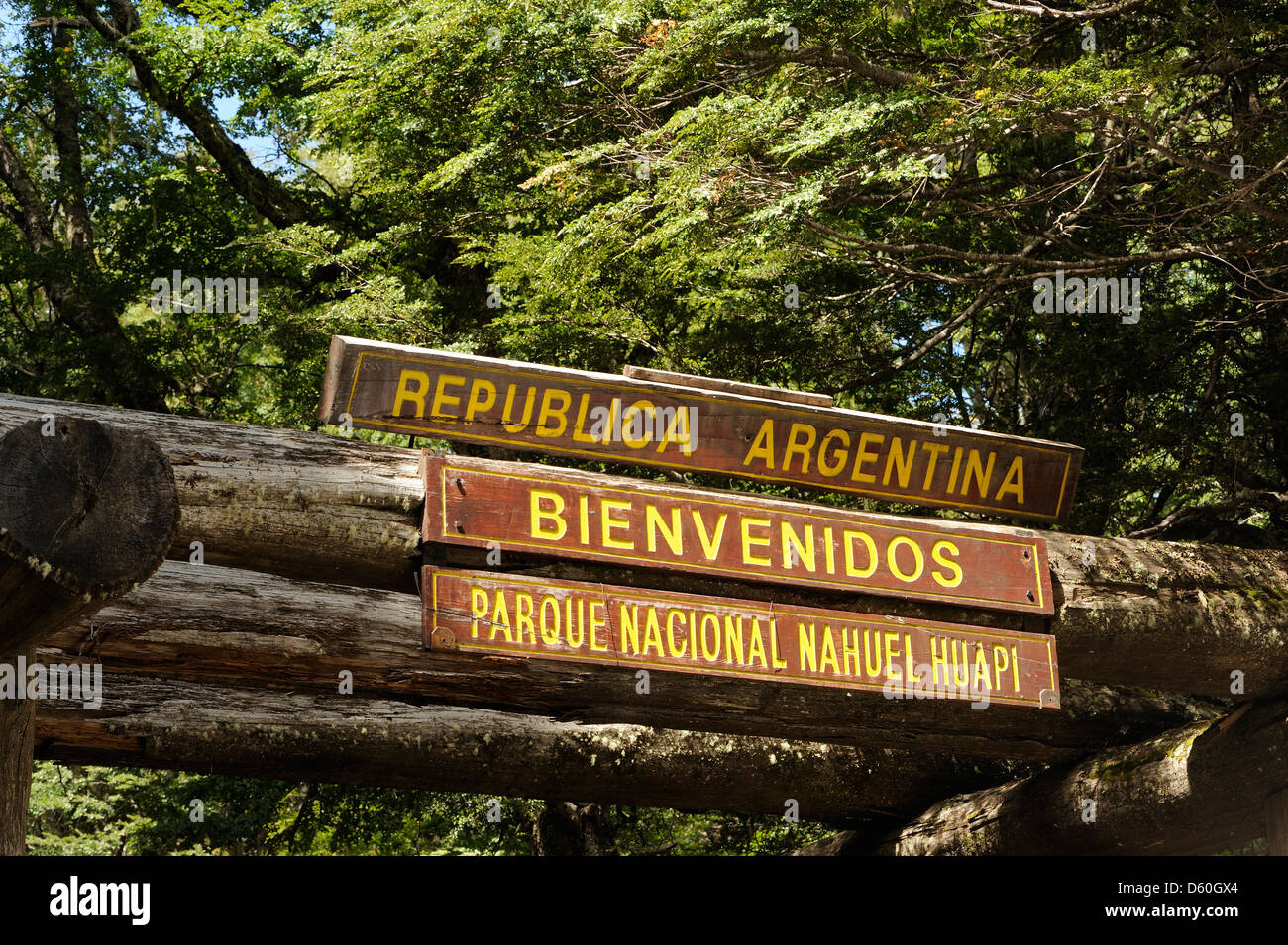 Sign saying 'Republica Argentina Bienvenidos Parque Nacional Nahuel Huapi'. Parque Nacional Nahuel Huapi, Argentina. Stock Photo