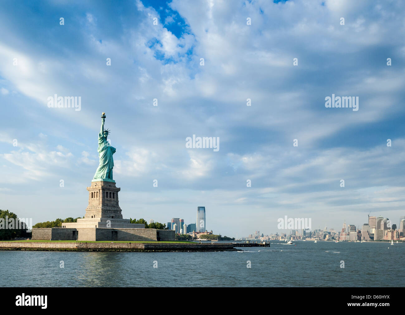 Statue of liberty new york city skyline hires stock photography and images Alamy