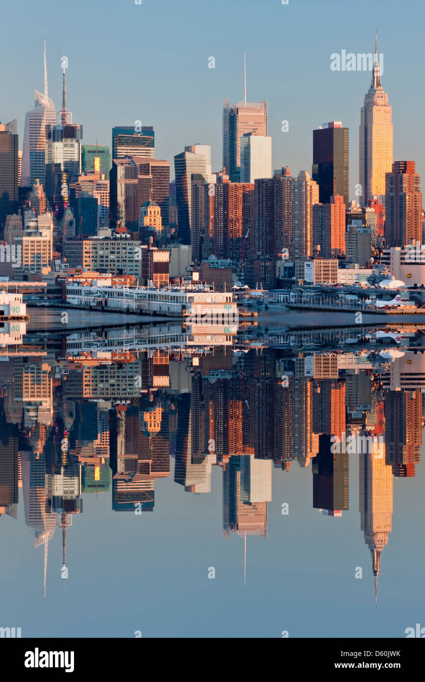MIDTOWN SKYLINE HUDSON RIVER MANHATTAN NEW YORK CITY USA Stock Photo ...