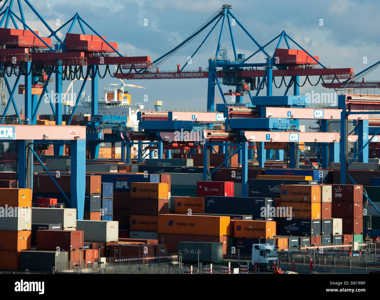 Container terminals. Экодор контейнерный терминал. Hafen Rotterdam контейнерный терминал. Контейнерный терминал Норд Никольское.