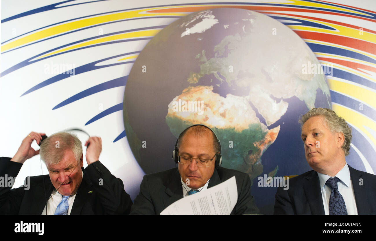 Premier of Bavaria Horst Seehofer (CSU, L-R), Governor of Sao Paulo (Brazil) Geraldo Alckmin and Premier of Quebec (Canada) Jean Charest sit next to each other at the start of the sixth government conference of Bavaria's partner regions in Sao Paulo, Brazil, 12 April 2012. Seehofer visited the Brazilian economic metropolis from 09 till 12 April 2012. Photo: PETER KNEFFEL Stock Photo