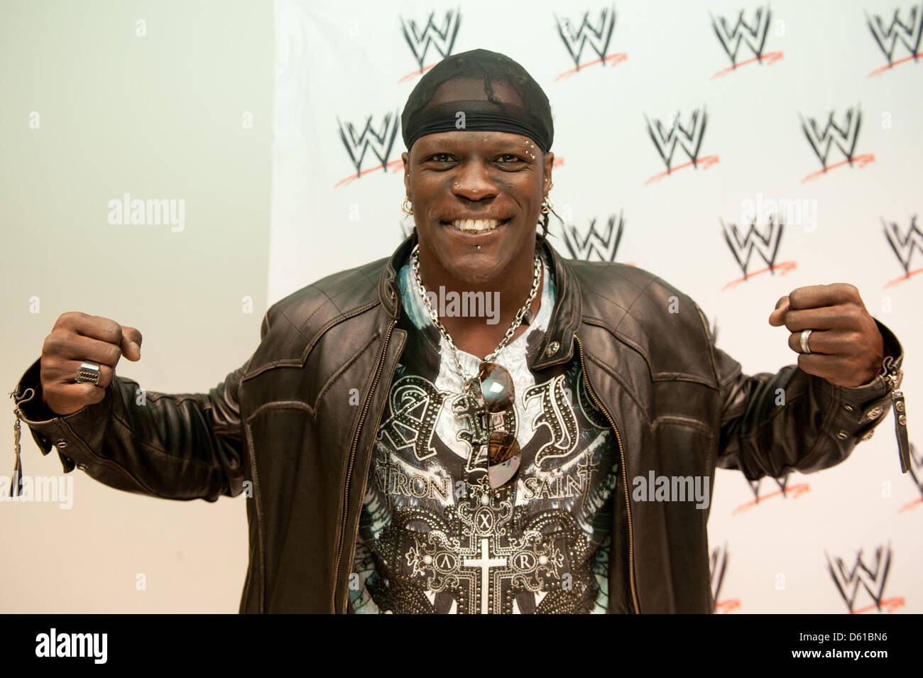 US-wrestler R-Truth cheers and poses during a press conference at the RAW WrestleMania Revenge Tour at the o2 World canue in Berlin, Germany, 14 April 2012. The WWE (World Wrestling Entertainment) celebrates its 20th German anniversary this April. The first show in Germany was staged in Kiel, Germany, in April 1992. Photo: Sebastian Kahnert Stock Photo