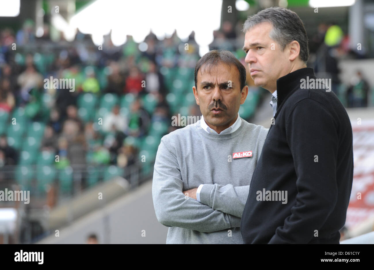 Augsburg's manager Andreas Rettig and head coach Jos Luhukay (L) stand on the sidelines during the German Bundesliga match between VfL Wolfsburg and FC Augsburg at the Volkswagen-Arena in Wolfsburg, Germany, 14 April 2012. Photo: Julian Stratenschulte Stock Photo