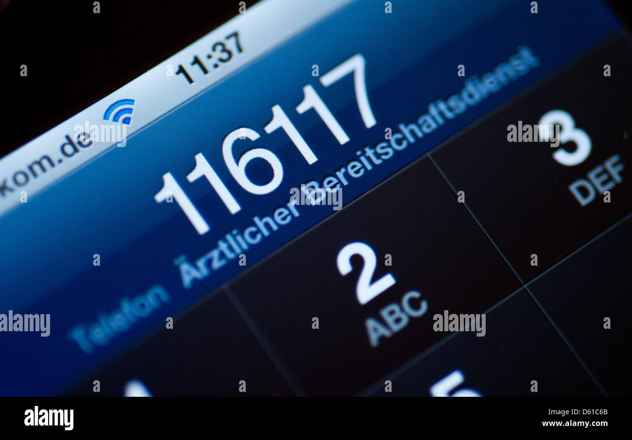 ILLUSTRATION - The number of the medical on-call service number is displayed on a smartphone in Frankfurt (Oder), Germany, 16 April 2012. The medical on-call service number '116 117' will be availlable throughout the country from 16 April 2012.  anrufen. Die neue kostenlose Hotline des Photo: Patrick Pleul Stock Photo