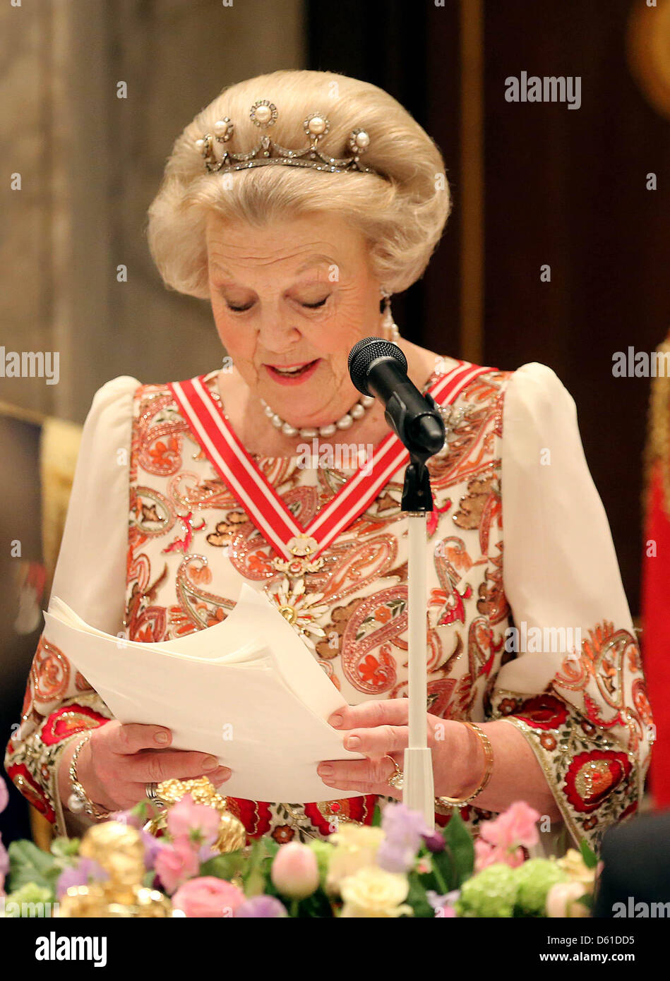 Dutch Queen Beatrix speaks at the state banquet for the Turkish President and his wife in the Royal Palace in Amsterdam, The Netherlands, 17 April 2012. The Turkish president is on a three-day state visit to the Netherlands. Pool: Nieboer/Reni van Maren  NETHERLANDS OUT Stock Photo