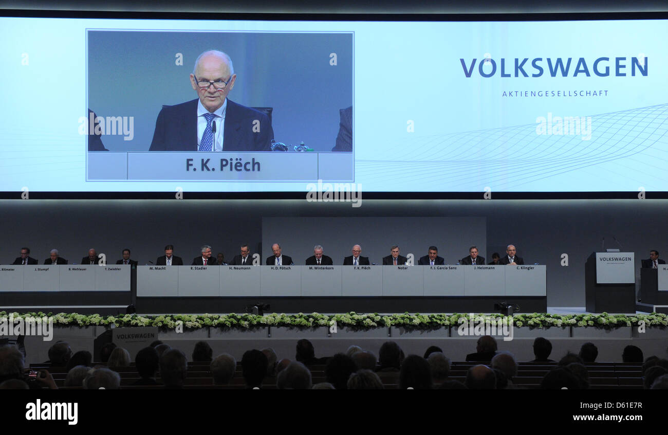 Chairman of Volkswagen Supervisory Board, Ferdinand Piech, speaks at the general meeting of car manufacturer  Volkswagen in Hamburg, Germany, 19 April 2012. Wife Ursula Piech will be elected to the supervisory board during the meeting. Photo: MARCUS BRANDT Stock Photo