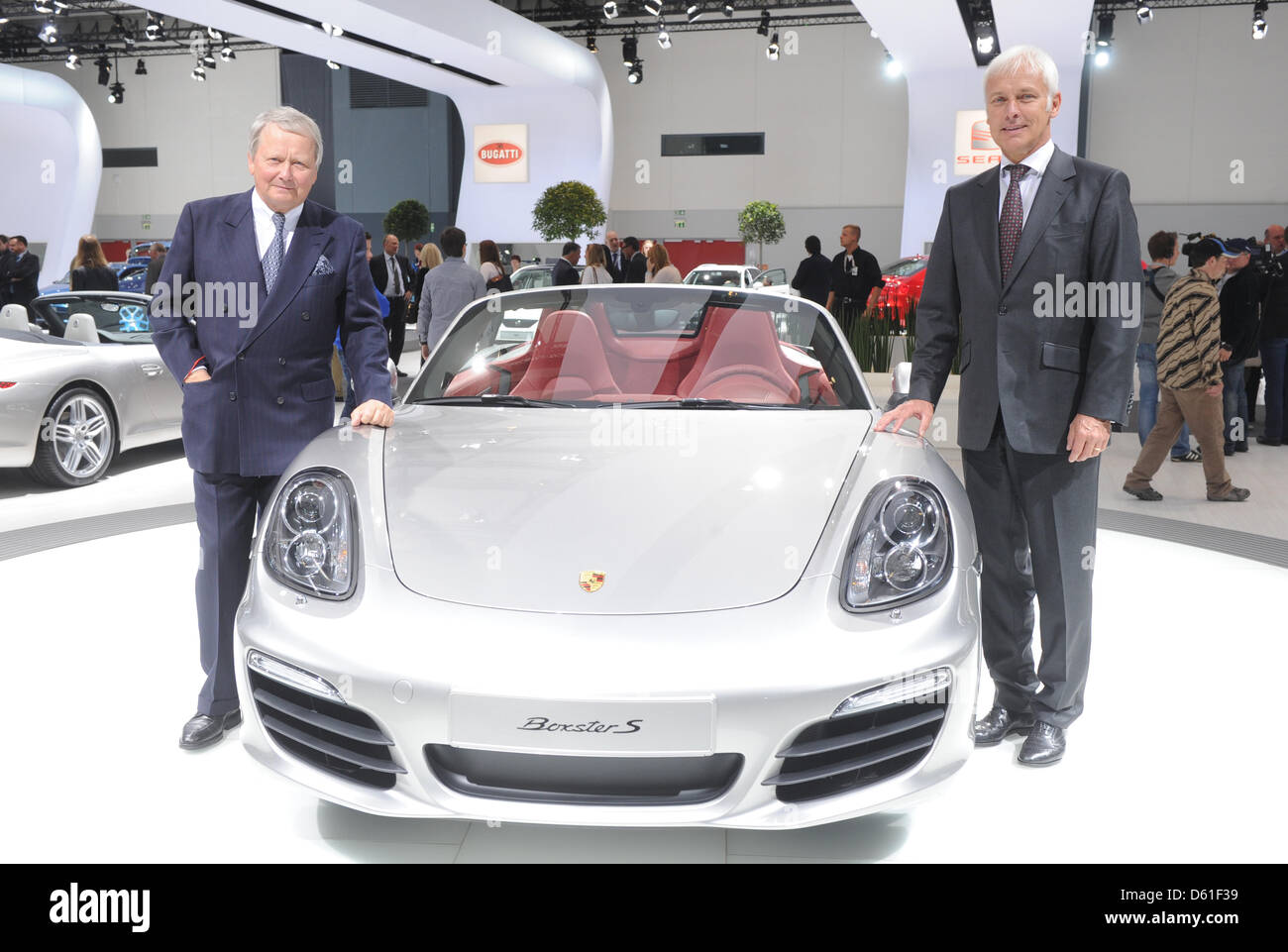 Supervisory board member of Volkswagen AG, Wolfgang Porsche (L), and ...