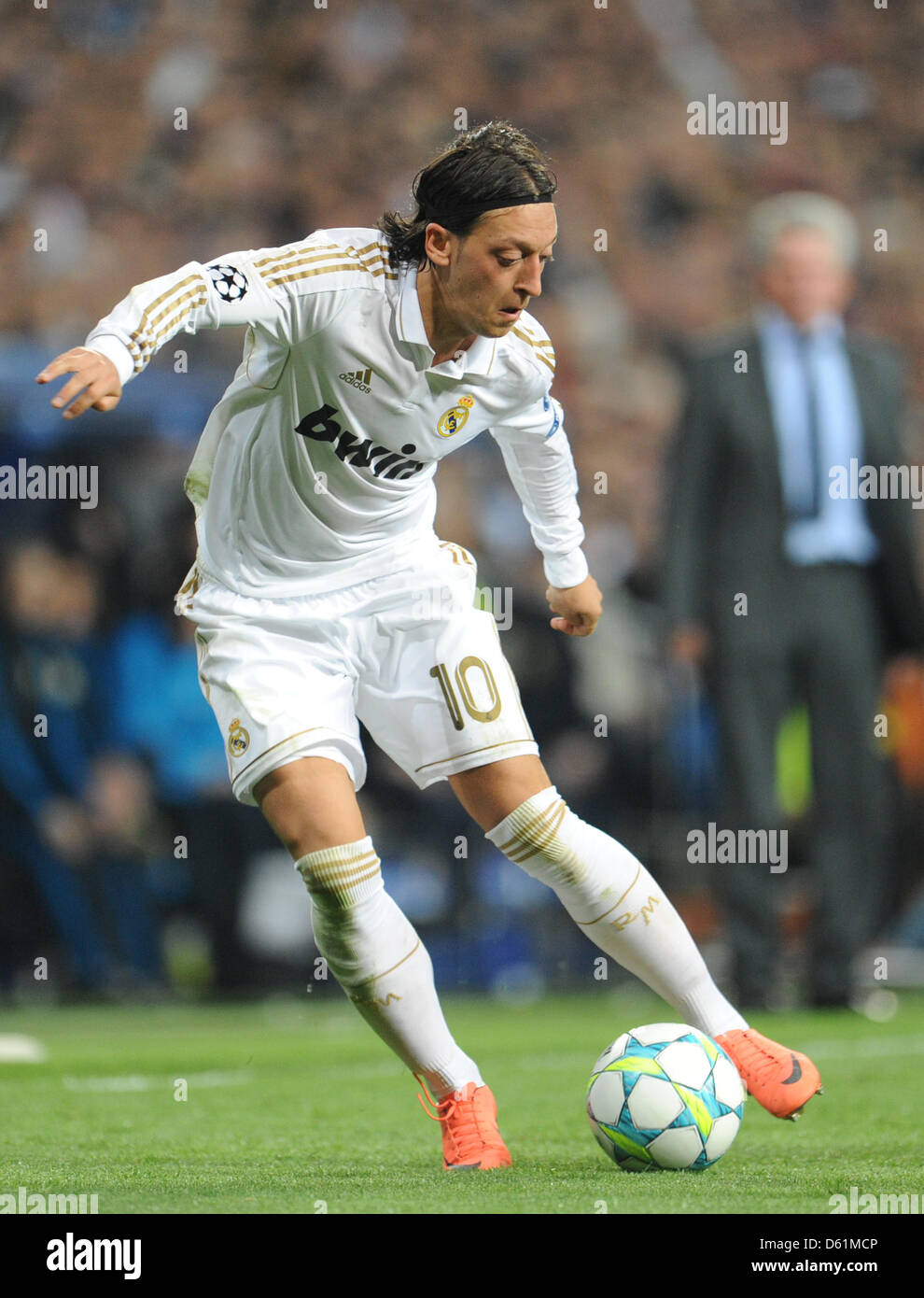 Madrid's Mesut Ozil plays the ball during the Champions League semi final second leg soccer match between Real Madrid and FC Bayern Munich at the Santiago Bernabeu stadium in Madrid, Spain, 25 April 2012. Bayern won in the penalty shoot out. Photo: Andreas Gebert Stock Photo