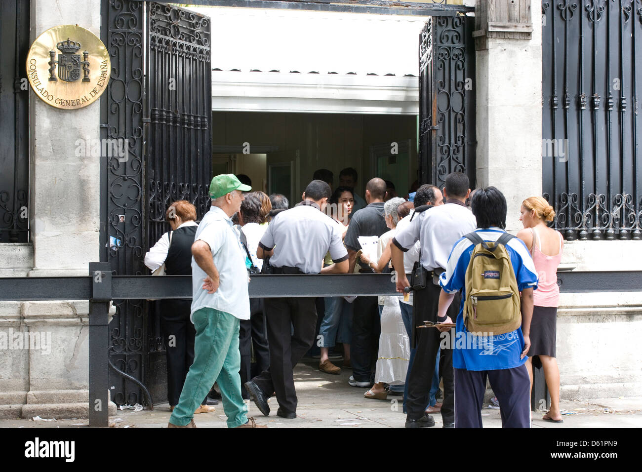 Havana: queue for visas at Spanish Embassy Stock Photo