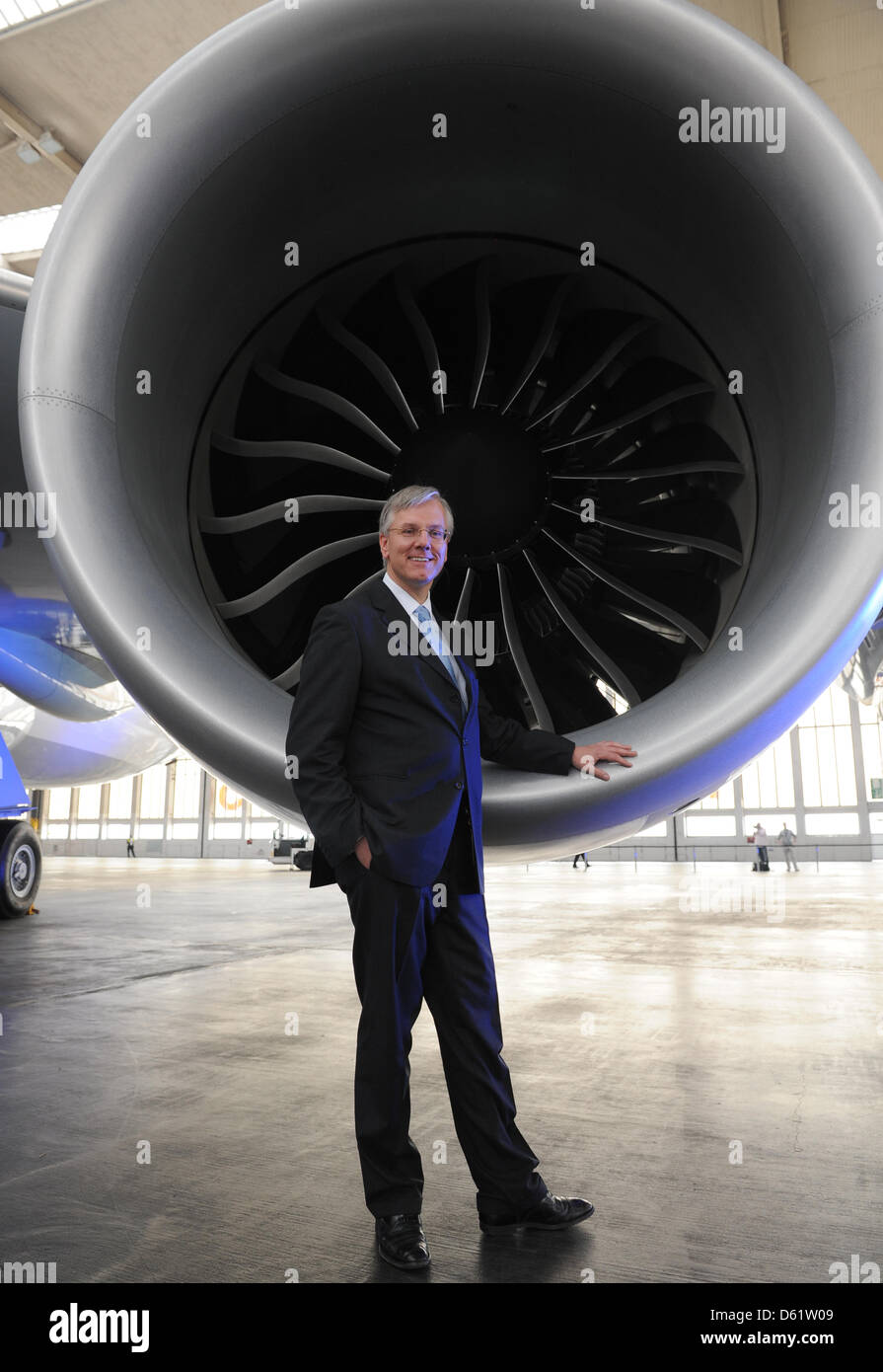 Lufthansa boeing 747 8 engine hi-res stock photography and images - Alamy