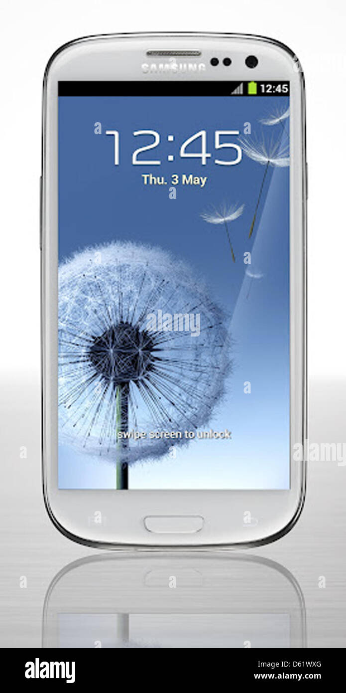 HANDOUT - Samsung schickt eine neue Generation seines Spitzen-Smartphones auf iPhone-Jagd. Das am Donnerstag (03.05.2012) vorgestellte Galaxy S3 (Samsung-Handout) hat einen großen Bildschirm mit einer Diagonale von 4,8 Zoll (12,2 cm) und unterstützt zumindest in einigen Ländern den schnellen LTE-Datenfunk, wie Samsung am Donnerstagabend mitteilte. Die Hauptkamera hat eine Auflösung Stock Photo