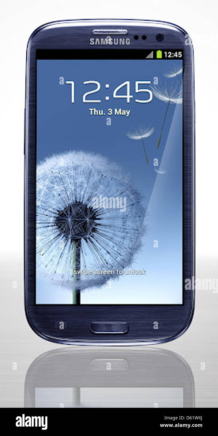 HANDOUT - Samsung schickt eine neue Generation seines Spitzen-Smartphones auf iPhone-Jagd. Das am Donnerstag (03.05.2012) vorgestellte Galaxy S3 (Samsung-Handout) hat einen großen Bildschirm mit einer Diagonale von 4,8 Zoll (12,2 cm) und unterstützt zumindest in einigen Ländern den schnellen LTE-Datenfunk, wie Samsung am Donnerstagabend mitteilte. Die Hauptkamera hat eine Auflösung Stock Photo