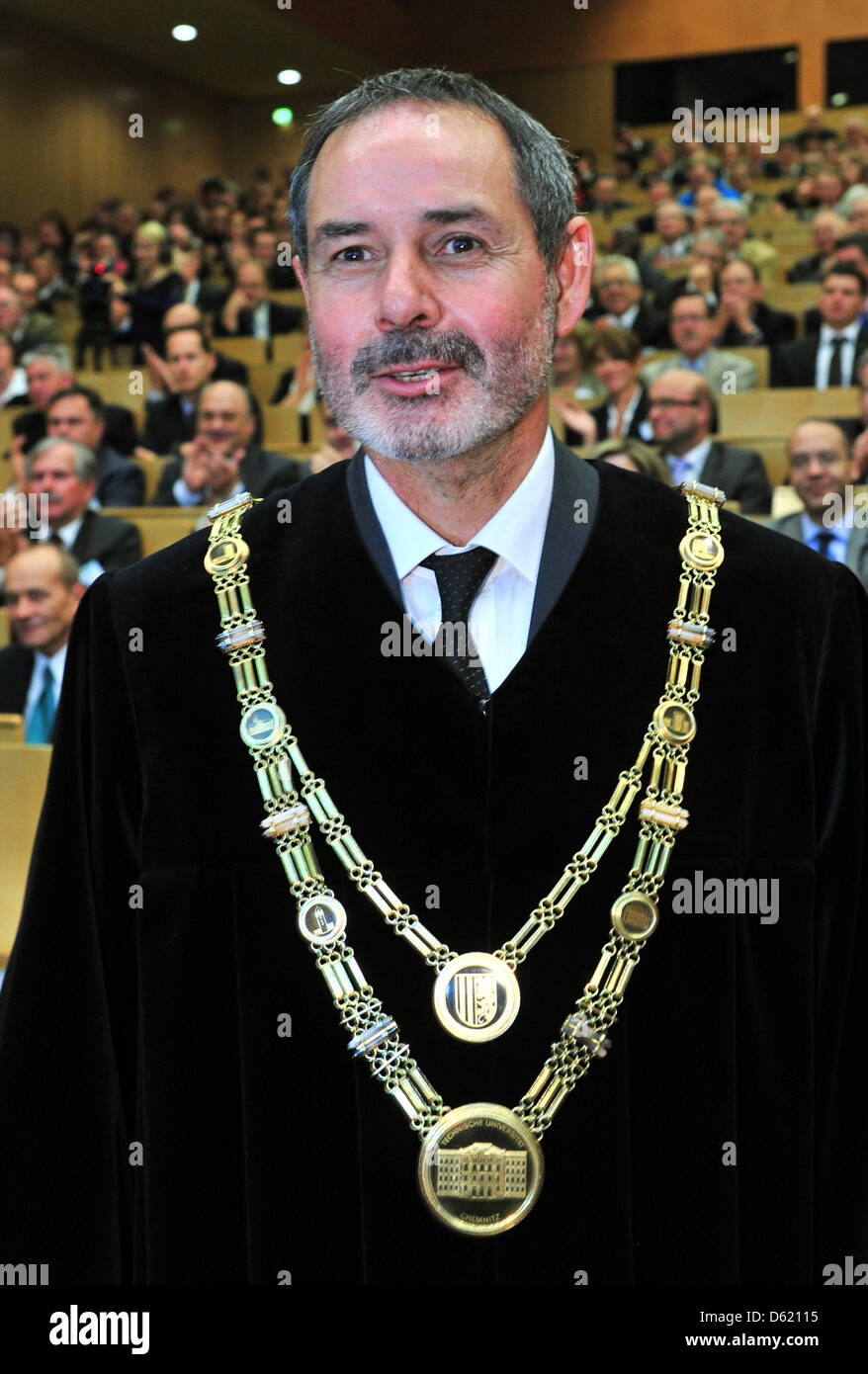 South-African born Arnold van Zyl wears traditional chains during his inauguration ceremony as the new director of the Technical University in Chemnitz, Germany, 7 May 2012. The engineering scientist is the 30th director in the 176 year-long history of the TU Chemnitz. He has been in office since the beginning of April and was elected for a period of five years. Photo: Hendrik Schm Stock Photo