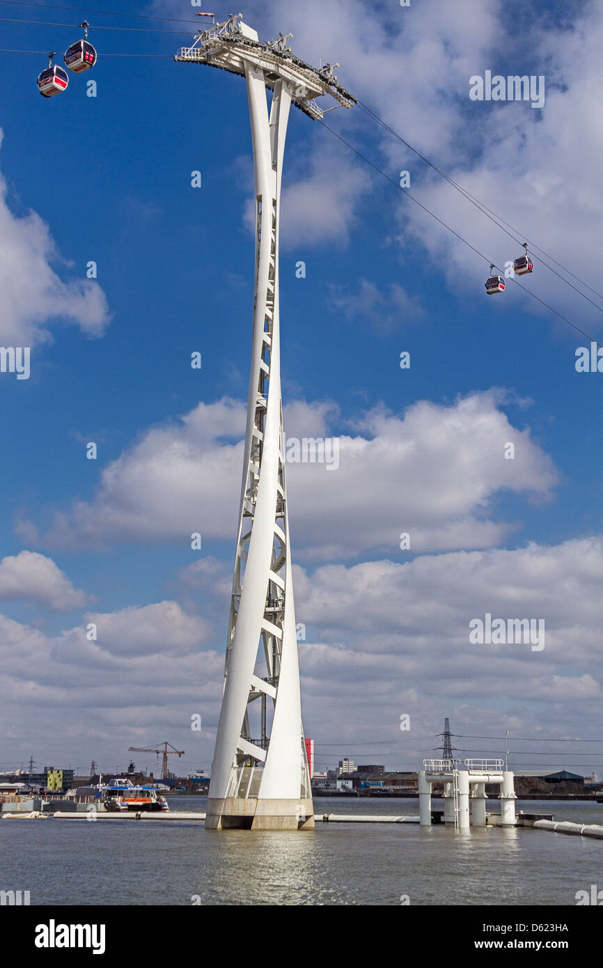 The Emirates Airline London Thames cable car crossing Stock Photo - Alamy
