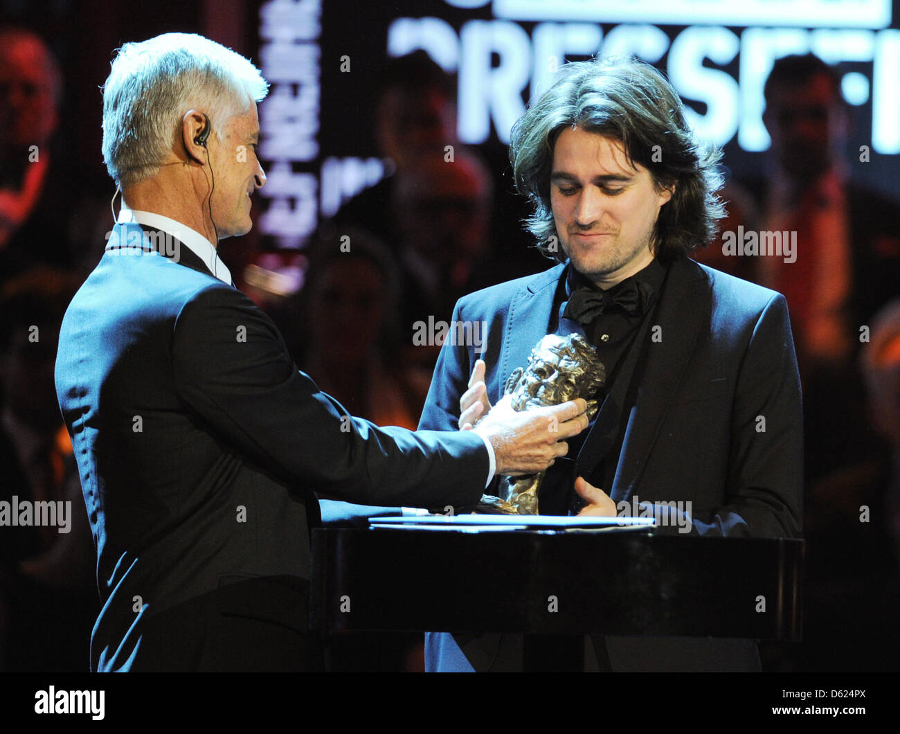 Kai Loeffelbein (R) receives the Henri-Nannen-Award in the category 'best photo reportage' from moderator James Nachtwey at Deutsches Schauspielhaus in Hamburg, Germany, 11 May 2012. The award for outstanding journalists is initiated by the publisher Gruner + Jahr and includes 35 000 euro prize money. Photo: Angelika Warmuth Stock Photo