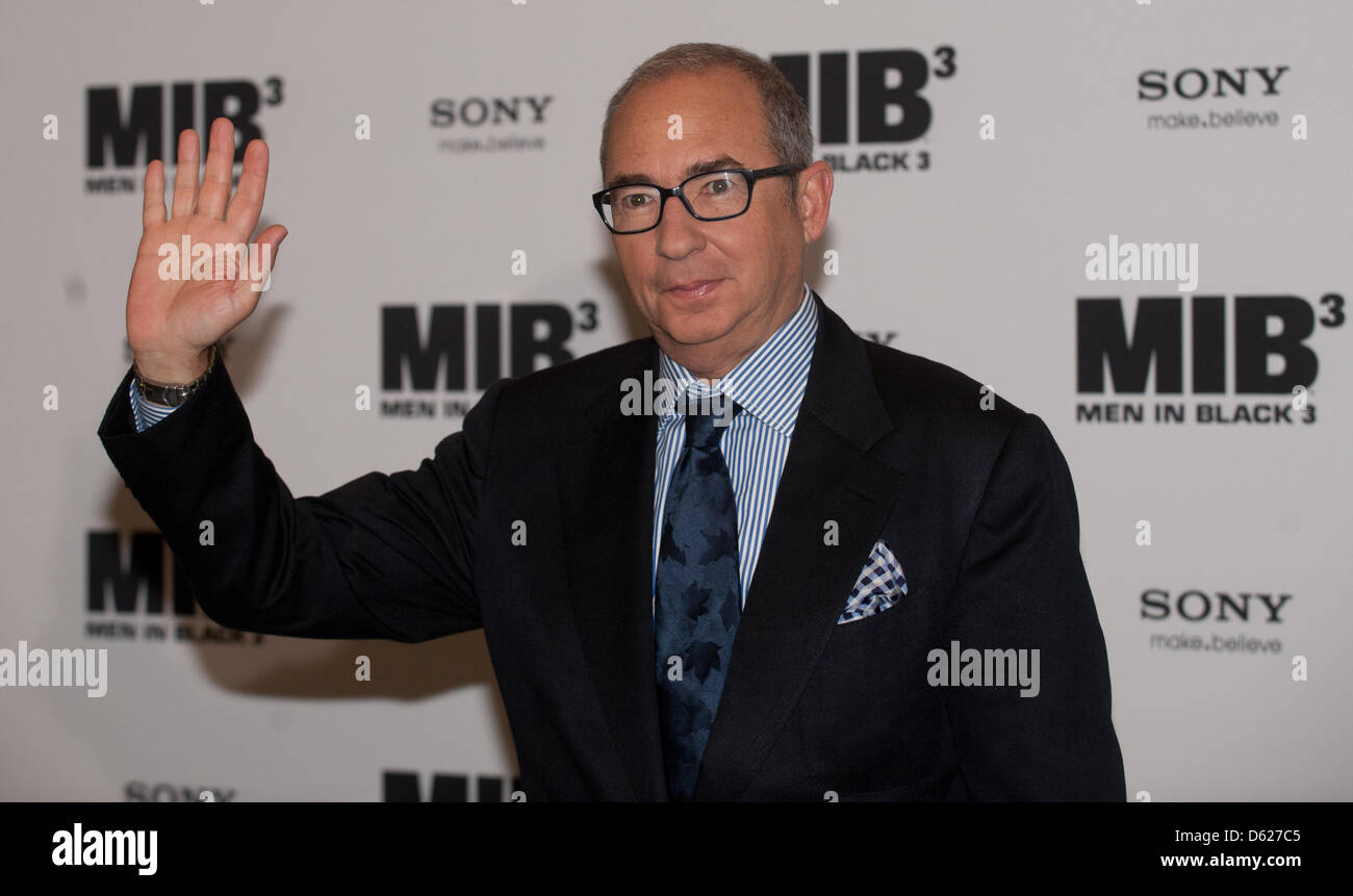 American director Barry Sonnenfeld poses for the cameras at a photocall for his new film 'Men in Black 3' in Berlin, Germany, 14 May 2012. The film premieres in German cinemas on 24 May 2012. Photo: JOERG CARSTENSEN Stock Photo