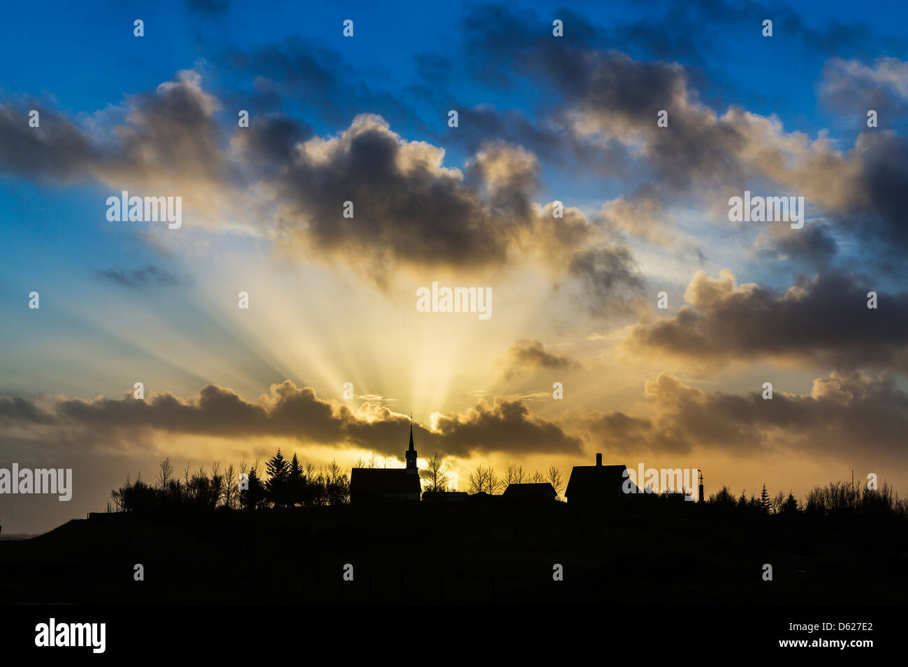 God rays hi-res stock photography and images - Alamy