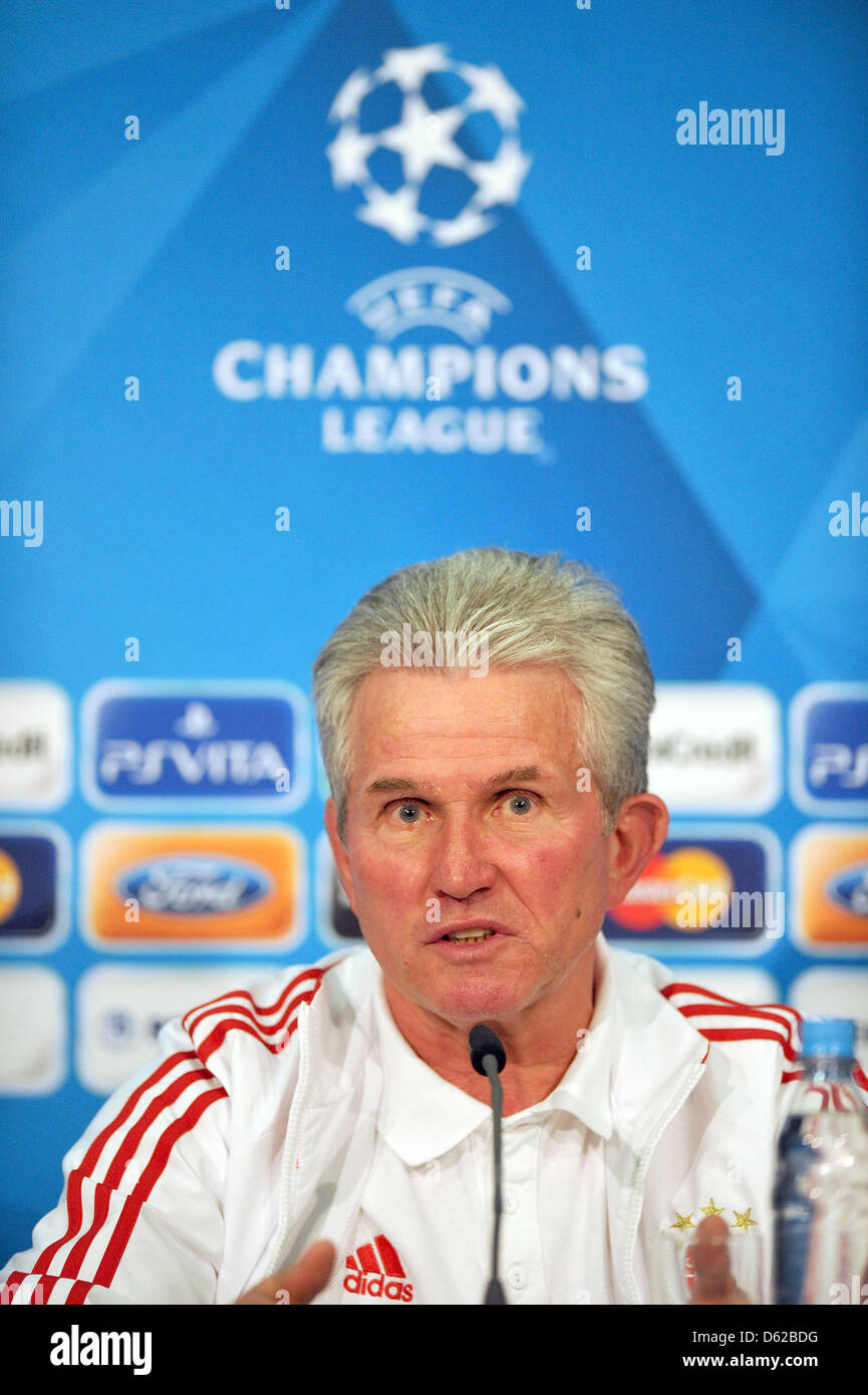 MUNICH, GERMANY - MAY 18: Manager Jupp Heynckes speaks during the FC Bayern Muenchen press conference, ahead of the UEFA Champions League Final between FC Bayern Muenchen and Chelsea at the Fußball Arena München on May 18, 2012 in Munich, Germany. Photo: Stuart Franklin/UEFA/dpa  +++(c) dpa - Bildfunk+++ Stock Photo