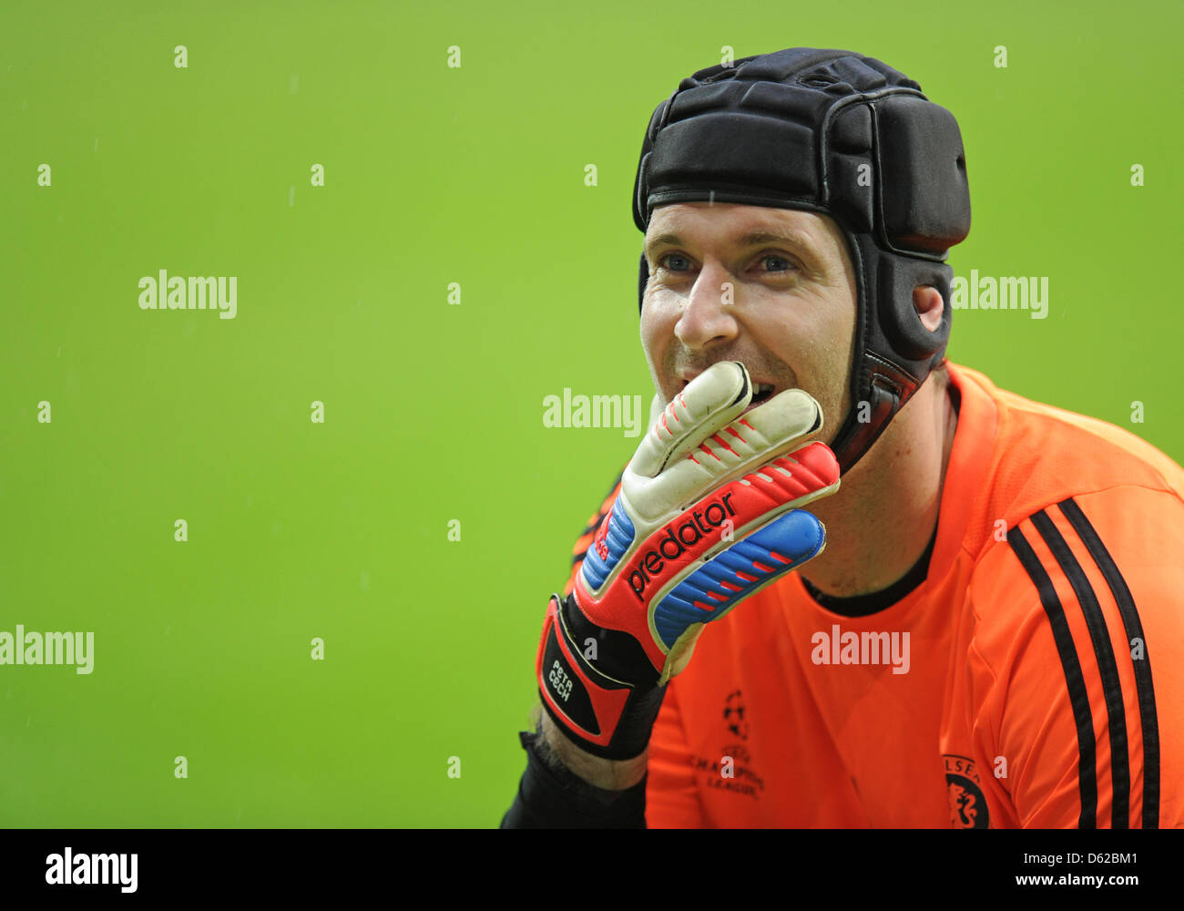 Chelseas goalkeeper petr cech during the training session hires stock