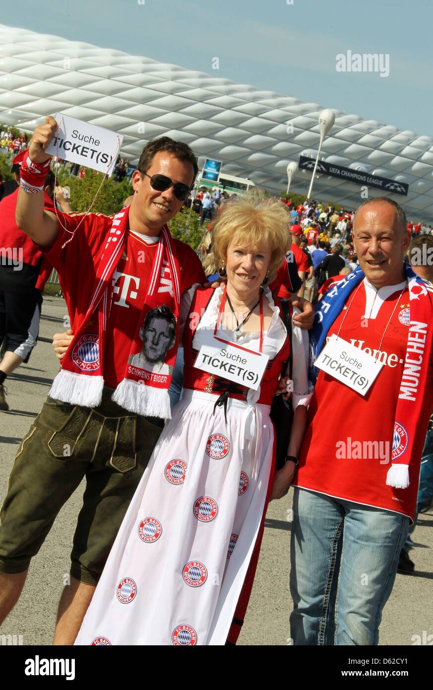 Fans of FC Bayern Munich search for remaining tickets to the game prior to  the UEFA Champions League finale between FC Bayern Munich and FC Chelsea at  Fussball Arena Muenchen in Munich,