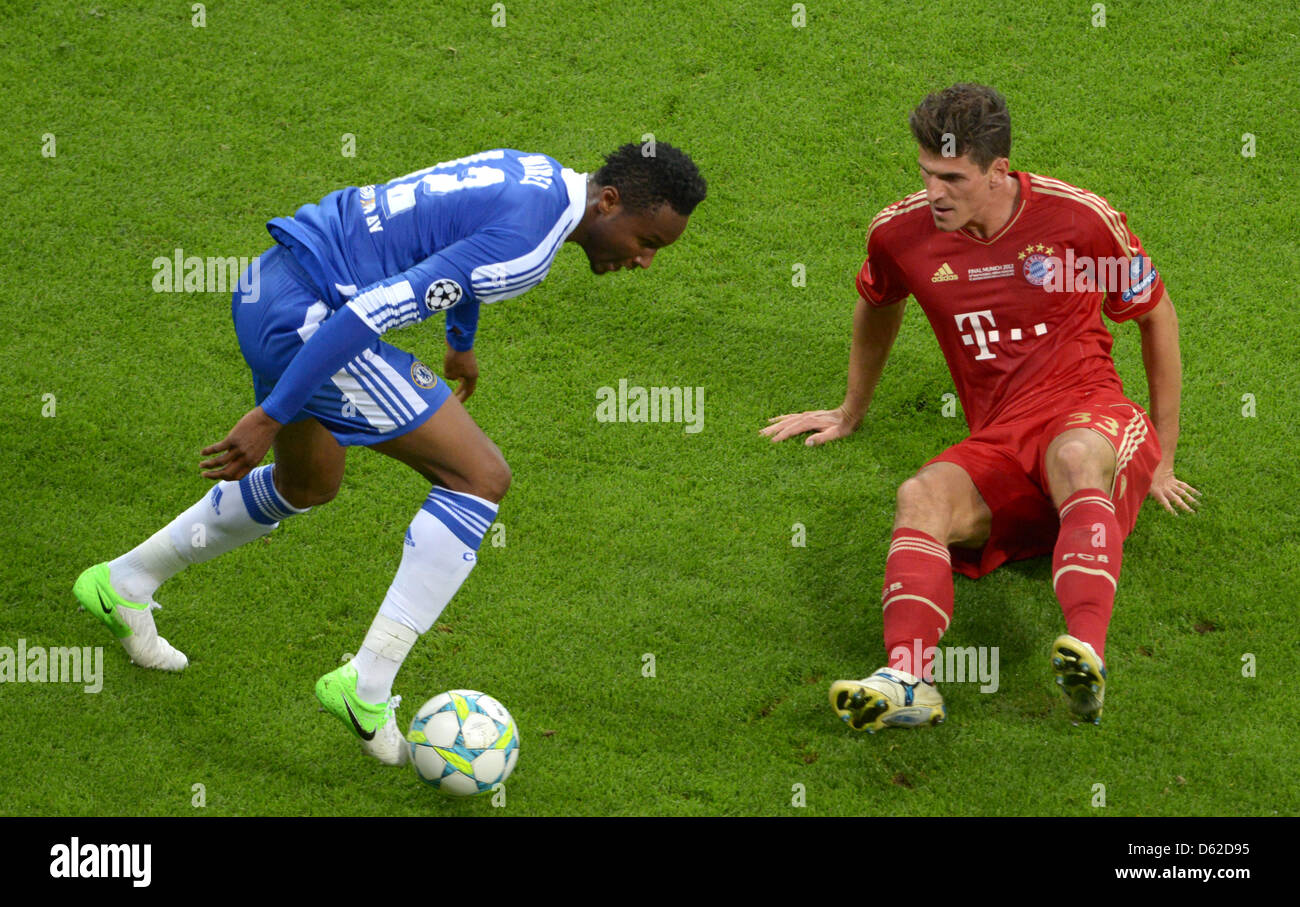 Munich's Mario Gomez and Chelsea's John Obi Mikel (L) vie for the ball during the UEFA Champions League soccer final between FC Bayern Munich and FC Chelsea at Fußball Arena München in Munich, Germany, 19 May 2012. Photo: Peter Kneffel dpa/lby Stock Photo
