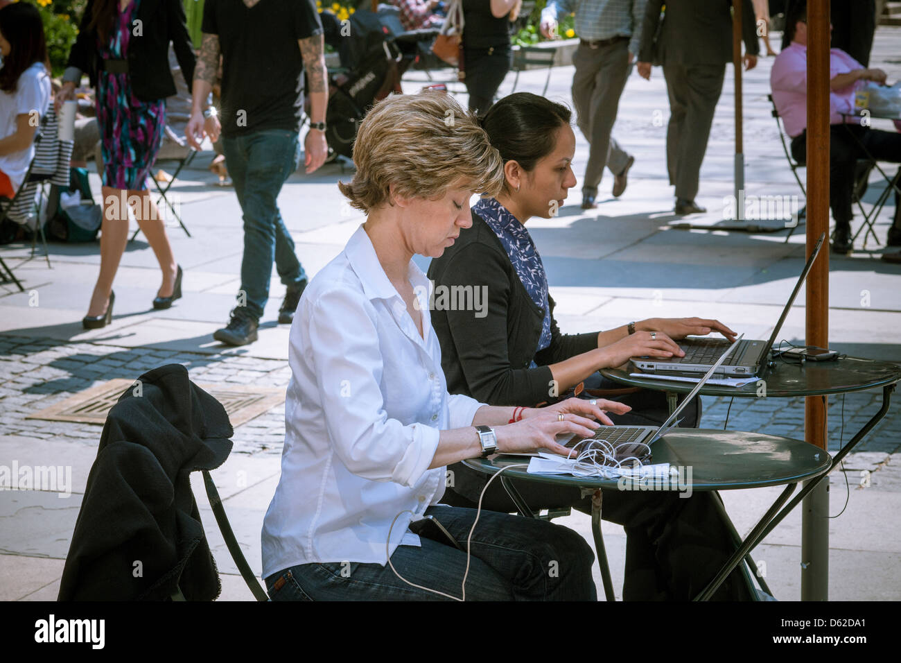 Park visitors work on their laptop computers in Bryant Park in New York Stock Photo