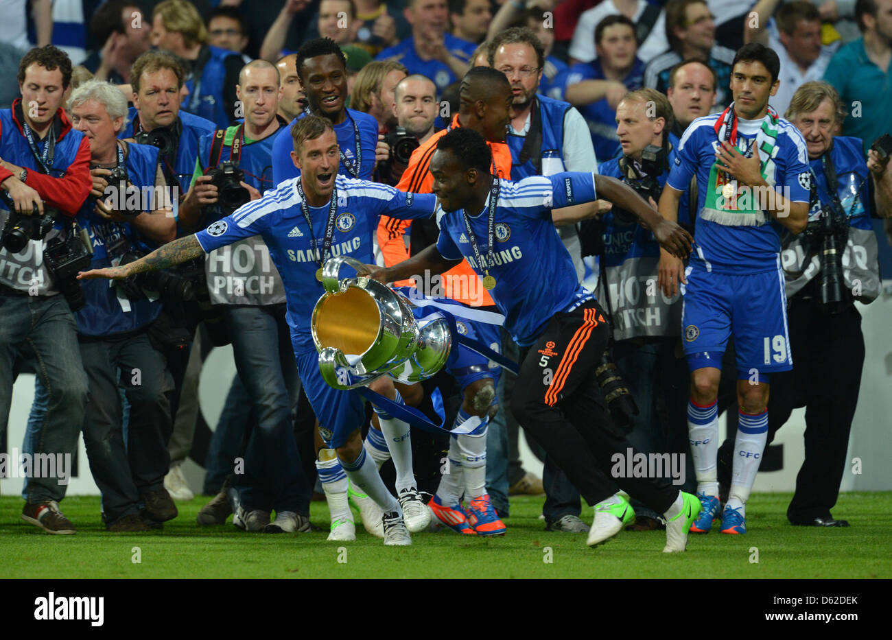 Chelsea's Raul Meireles (L) and John Obi Mikel celebrates with the trophy after the UEFA Champions League soccer final between FC Bayern Munich and FC Chelsea at Fußball Arena München in Munich, Germany, 19 May 2012. Photo: Marcus Brandt dpa/lby  +++(c) dpa - Bildfunk+++ Stock Photo