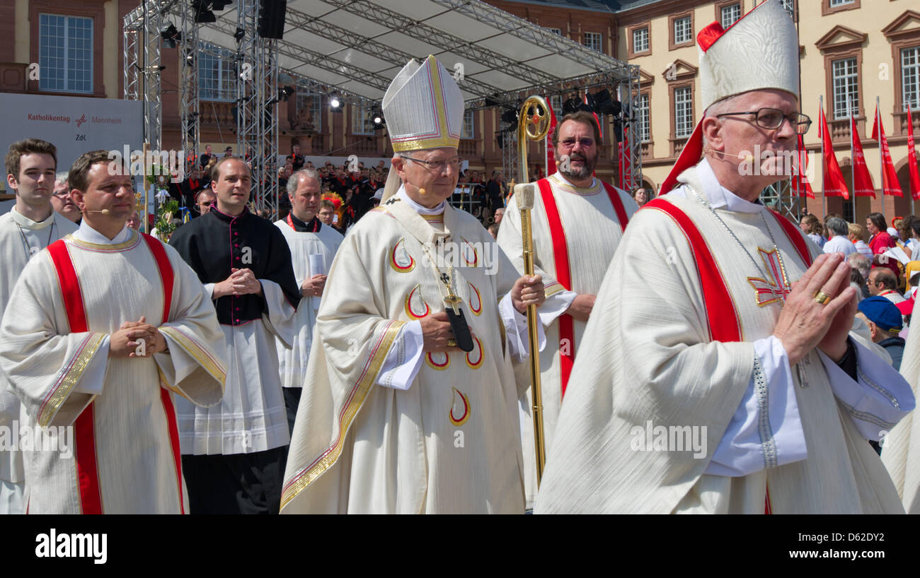 епископ католической церкви. немецкие католики. немецкие католики. германия католики или протестанты. католики и протестанты в германии.