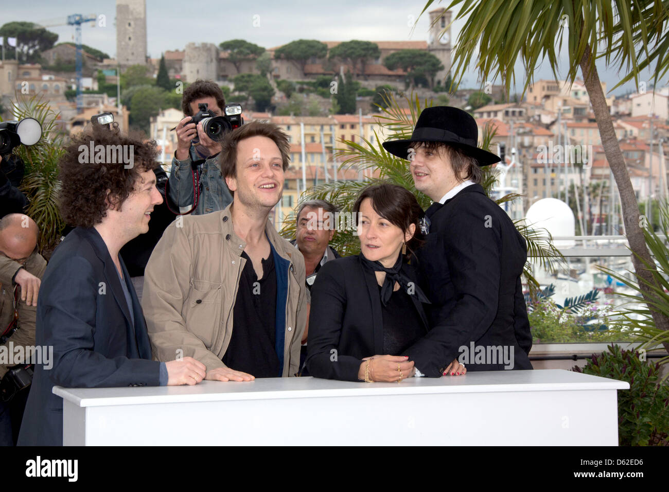 Actors Guillaume Gallienne (l-r), August Diehl, director Sylvie Verheyde and Pete Doherty pose at the photocall of 'Confessions Of A Child Of The Century' during the 65th Cannes Film Festival at Palais des Festivals in Cannes, France, on 20 May 2012. Photo: Hubert Boesl Stock Photo