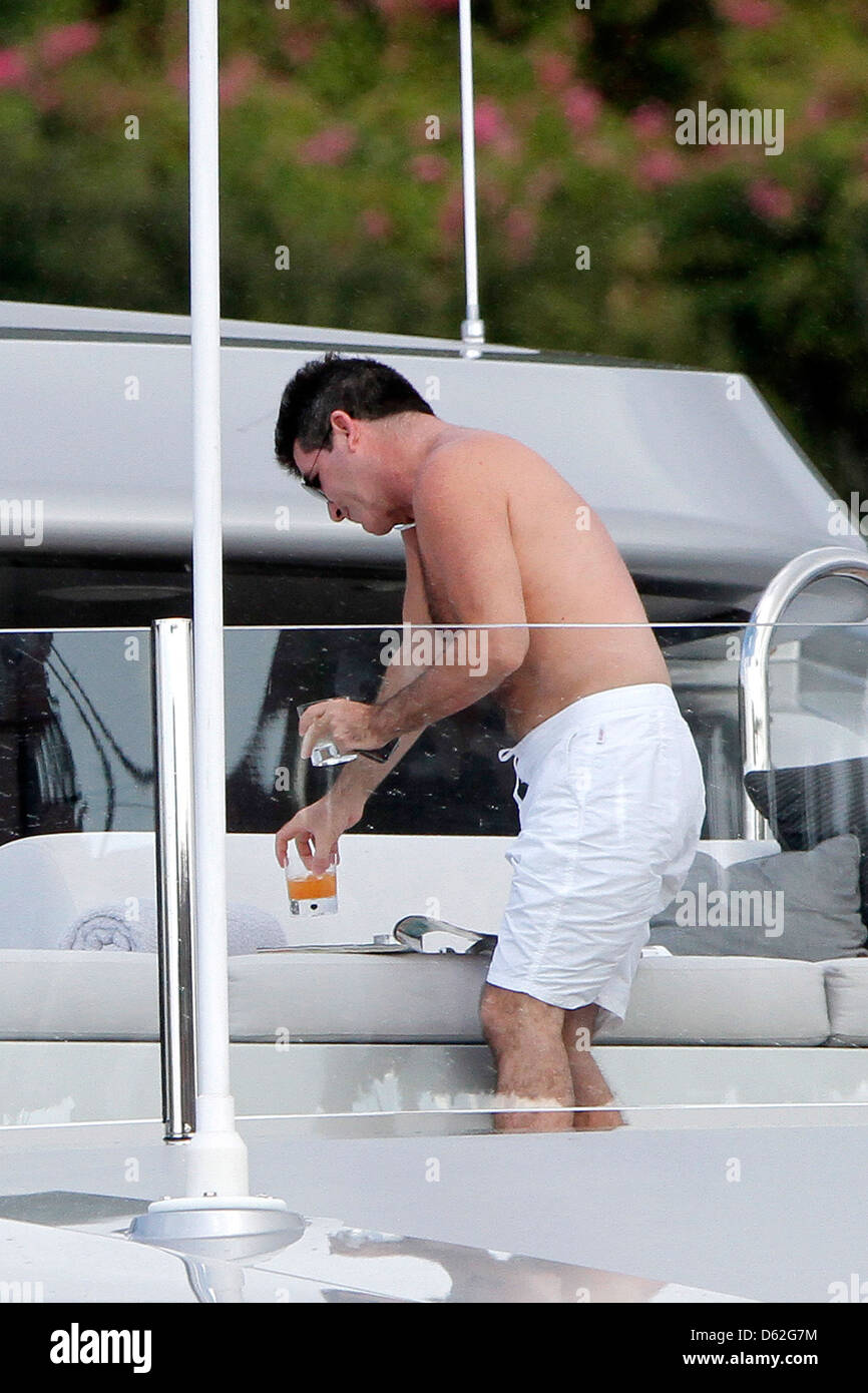 Simon Cowell relaxes on his yacht, 'Slipstream' on SaintBarthelemy