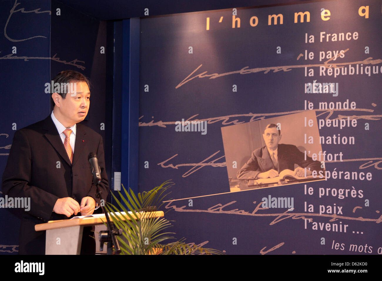 Kong Quan, Chinese Ambassador to France commemorates the 48th