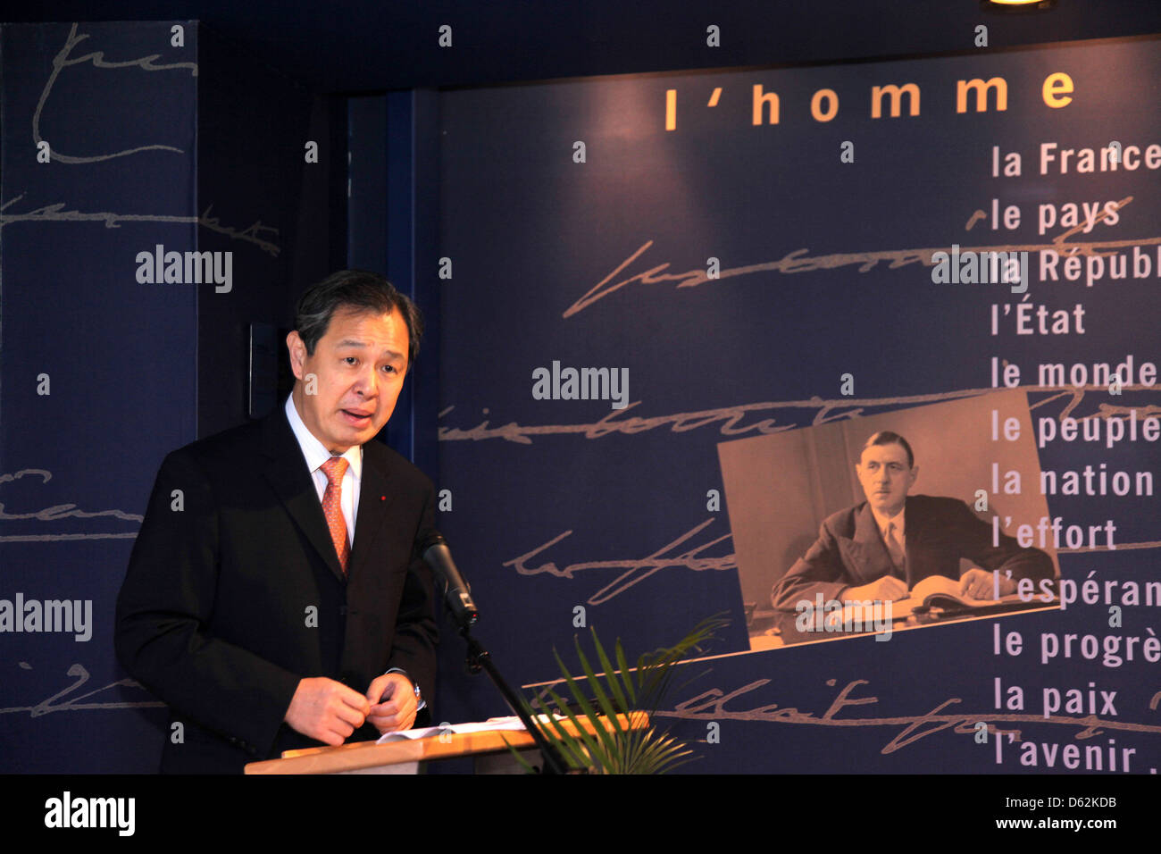 Kong Quan, Chinese Ambassador to France commemorates the 48th