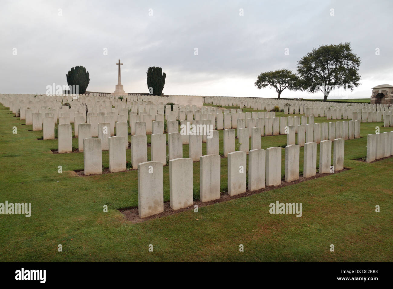 Headstones and the Cross of Sacrifice in the CWGC Gordon Dump Cemetery, Ovillers-La Boisselle, Somme, Picardy, France. Stock Photo