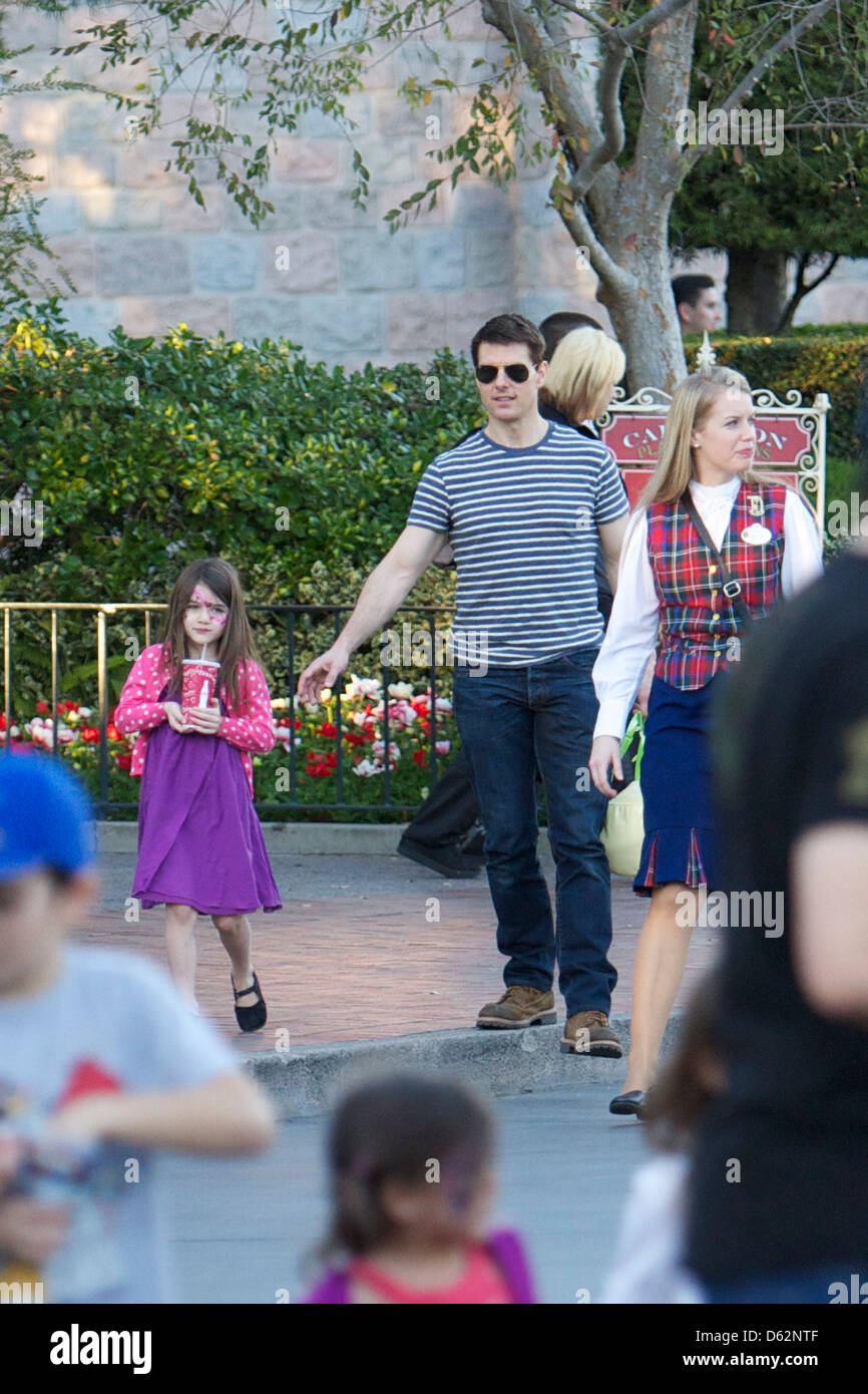 Tom Cruise And Suri At Disneyland(01)