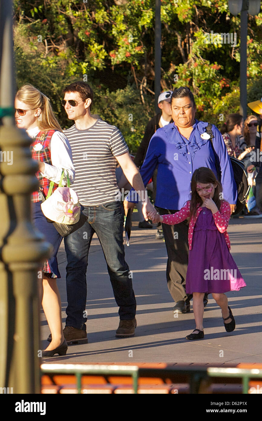 Tom Cruise and his daughter Suri Cruise spend an afternoon at Disneyland  Anaheim, California - 25.01.12 Stock Photo - Alamy