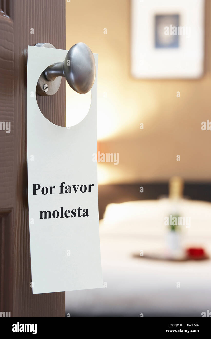Sign with Spanish text hanging hotel room door Stock Photo Alamy
