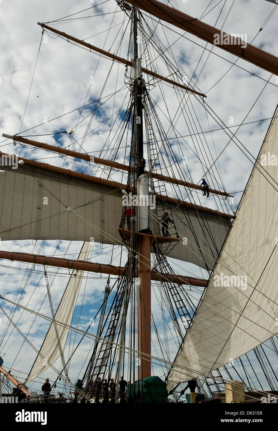 Rigging and Mast of a tall ship Stock Photo - Alamy