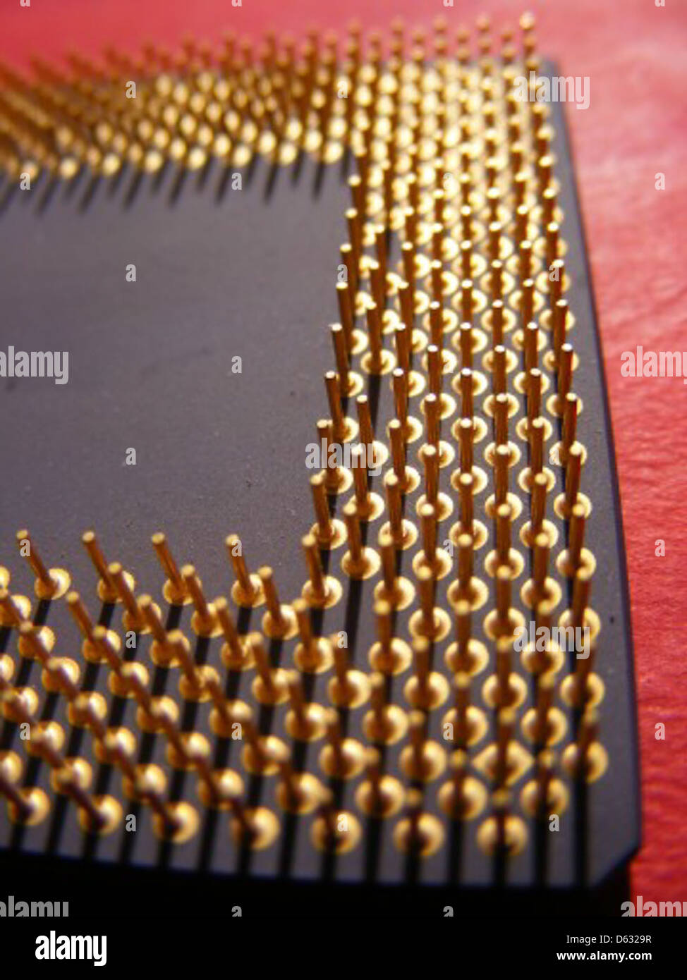 AMD-Duron-850Mhz D850AUT1B CPU-PIN-SIDE 112617-360x480 Stock Photo - Alamy