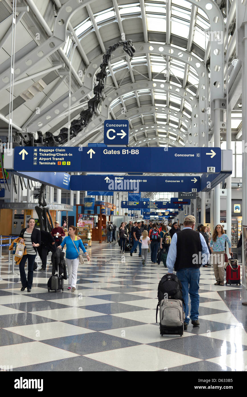 Travelers in the B concourse in Chicago's O'Hare International Airport, Illinois Stock Photo Alamy