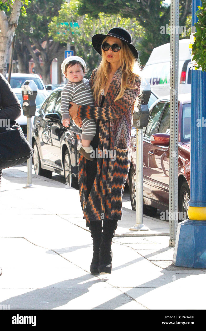 Rachel Zoe carries her son Skyler while out shopping in Beverly Hills Los Angeles, California Stock Photo