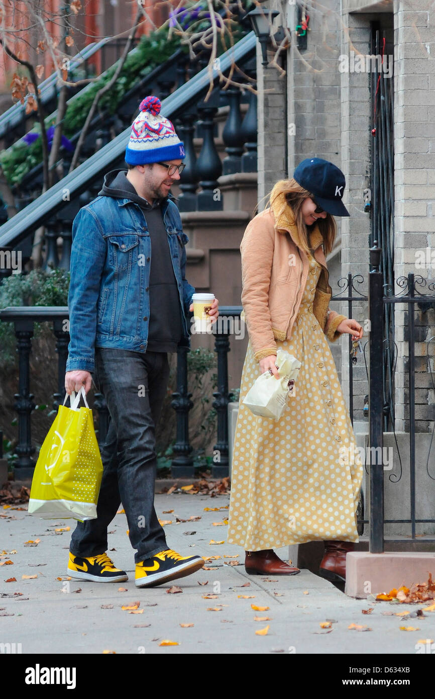 Jason Sudeikis and Olivia Wilde taking a stroll in Manhattan New York