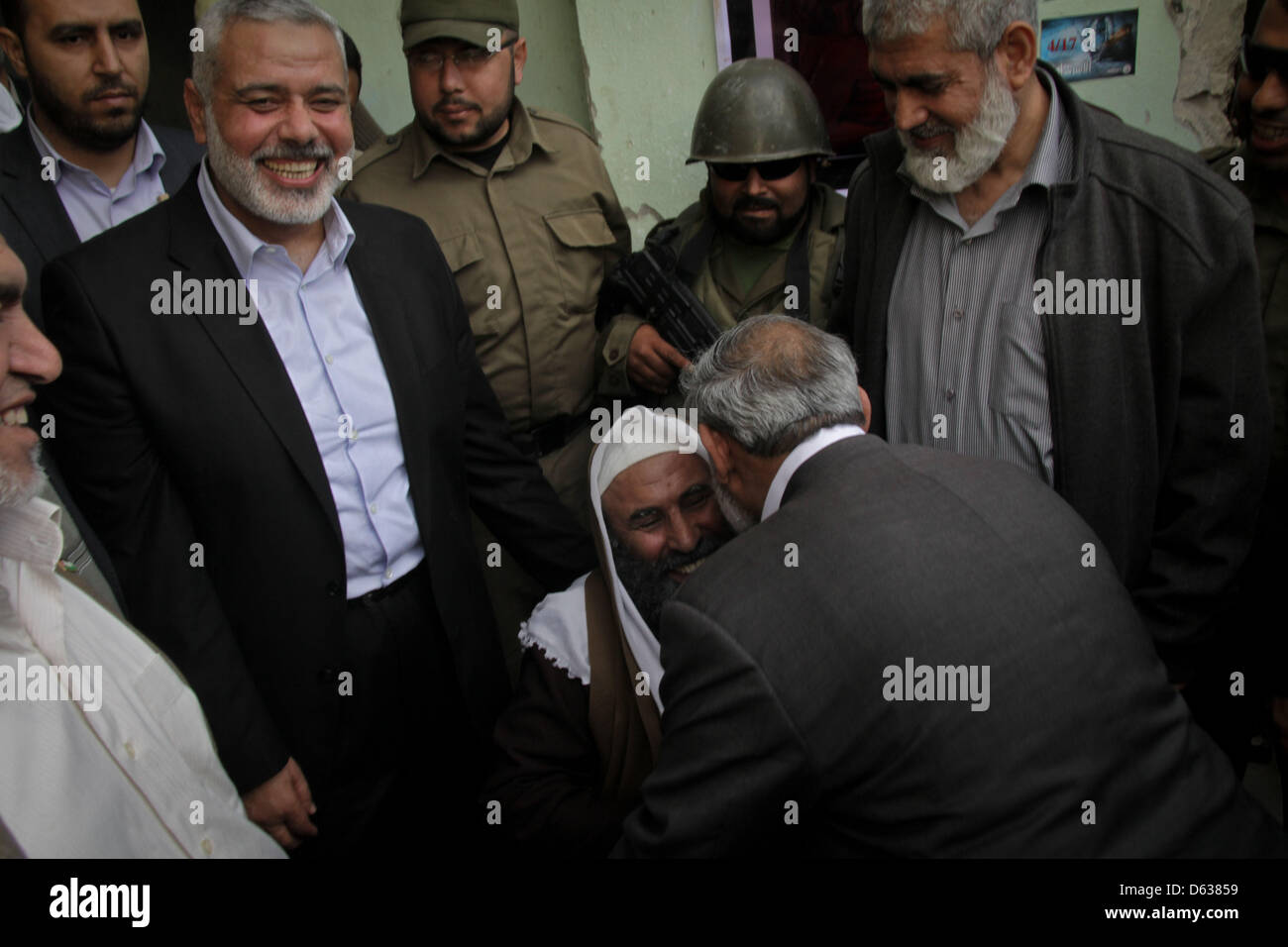 Gaza strip, Gaza City. 11th April 2013.A Palestinian man dressed as late Hamas leader sheikh Ahmed Yassin inside a prison in Gaza City that had been used by Israeli security services to keep Palestinian prisoners during Israel's occupation of Gaza Strip. Credit: Ahmed Deeb / Alamy Live News Stock Photo