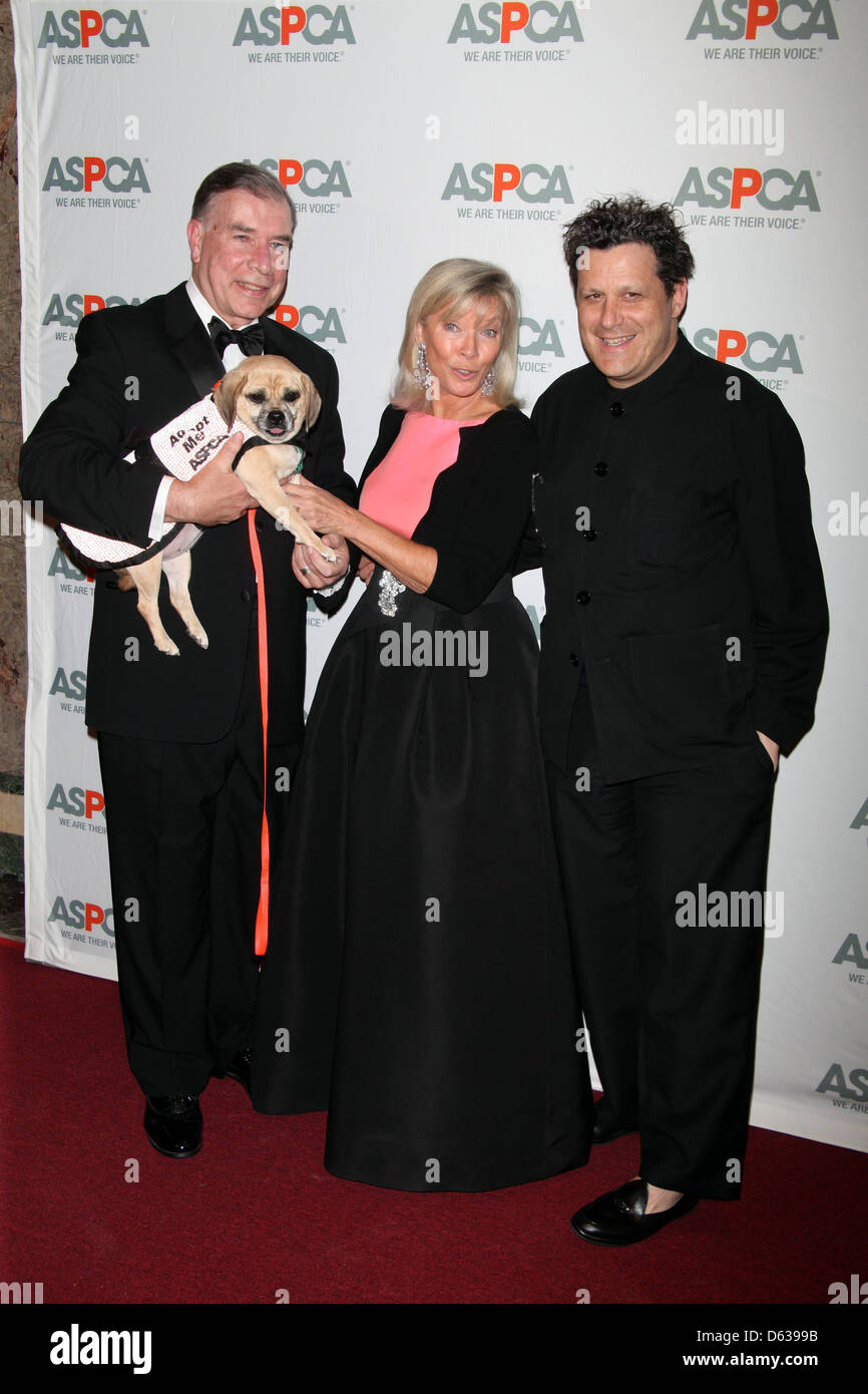 president-and-ceo-of-aspca-ed-sayres-linda-lambert-and-isaac-mizrahi